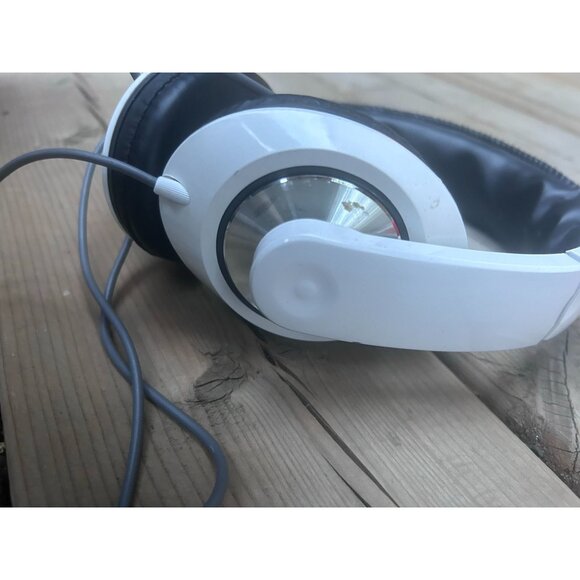 Over the Ear Closed Wired Studio Headphone - Black - Picture 3 of 8